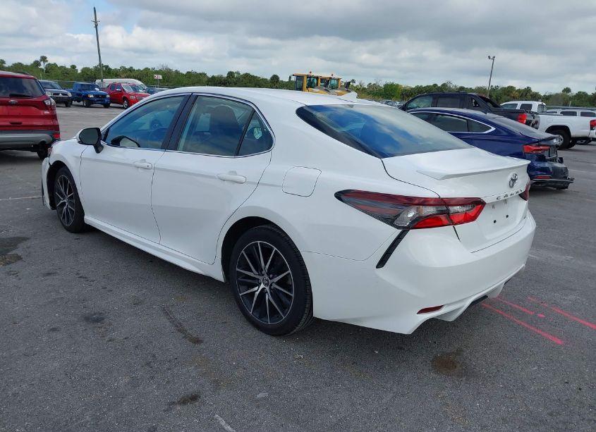 Photo 3 of 2022 Toyota Camry SE (VIN 4T1G11AK1NU709520)