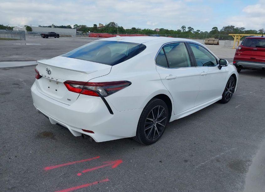 Photo 4 of 2022 Toyota Camry SE (VIN 4T1G11AK1NU709520)