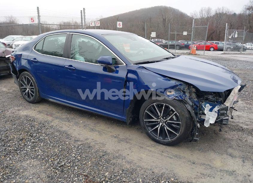 2023 Toyota Camry SE (VIN 4T1G11AK1PU110927) main photo