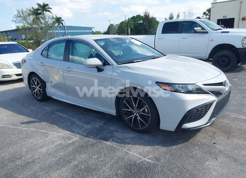 2023 Toyota Camry SE (VIN 4T1G11AK1PU134712) main photo