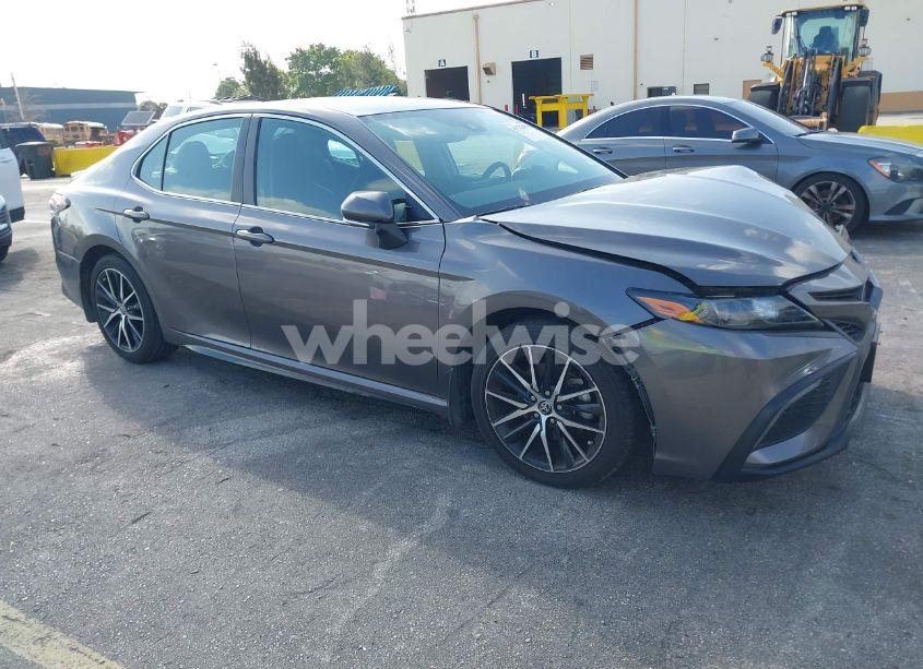 2023 Toyota Camry SE (VIN 4T1G11AK1PU784950) main photo