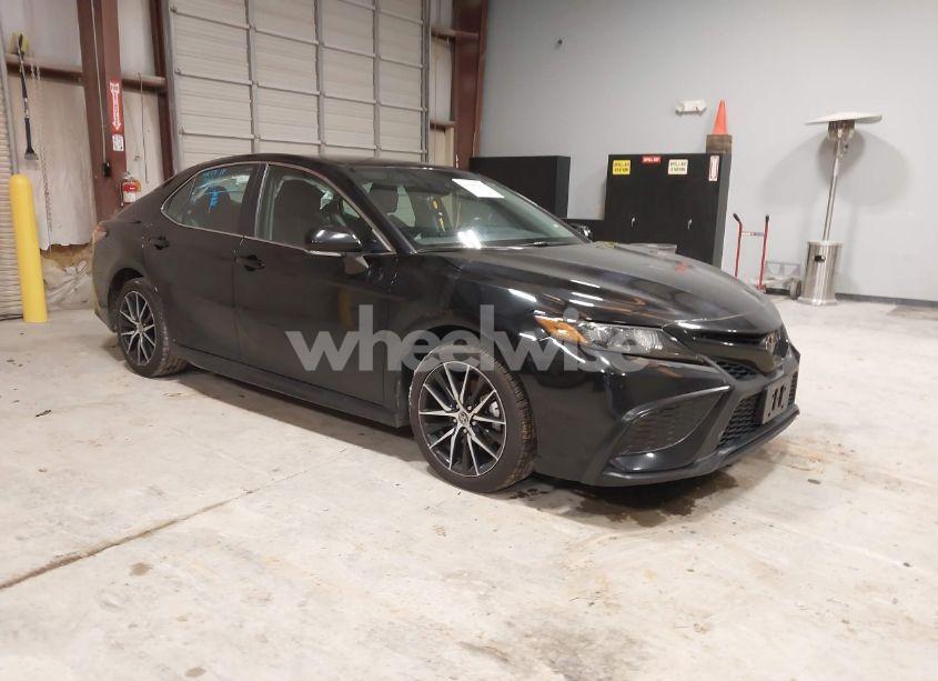 2023 Toyota Camry SE (VIN 4T1G11AK1PU820412) main photo