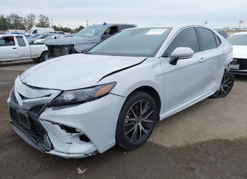 Photo 2 of 2024 Toyota Camry SE (VIN 4T1G11AK1RU199465)