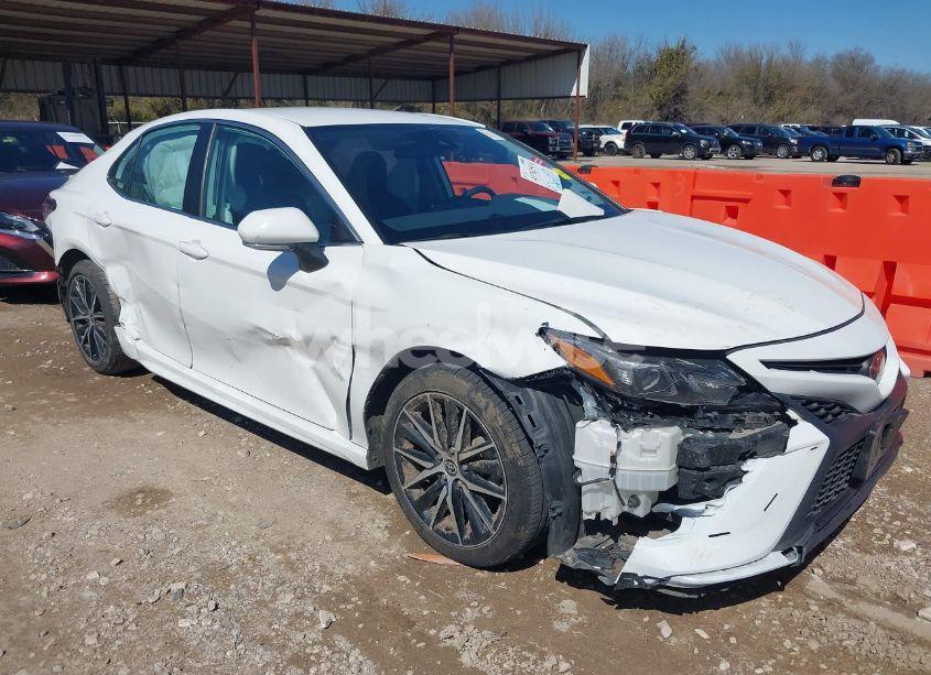 2024 Toyota Camry SE (VIN 4T1G11AK1RU238846) main photo