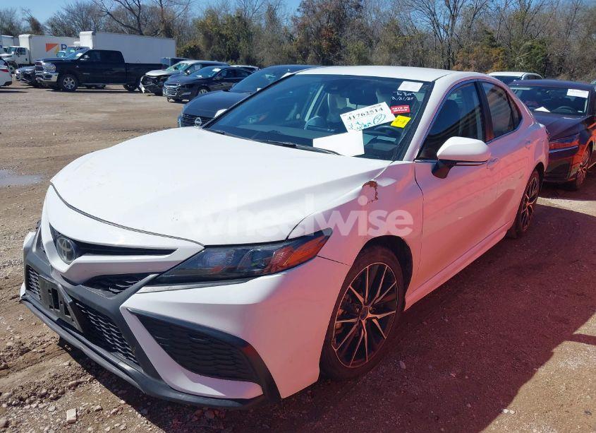 Photo 2 of 2024 Toyota Camry SE (VIN 4T1G11AK1RU238846)
