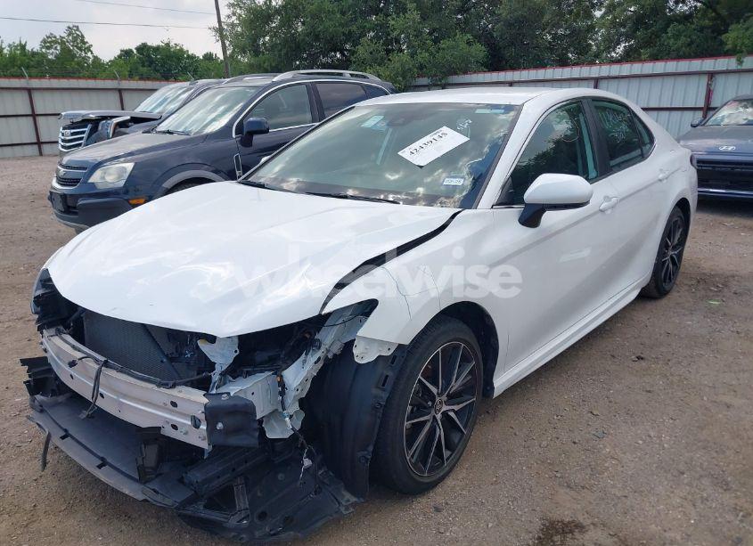 Photo 2 of 2024 Toyota Camry SE (VIN 4T1G11AK1RU240421)