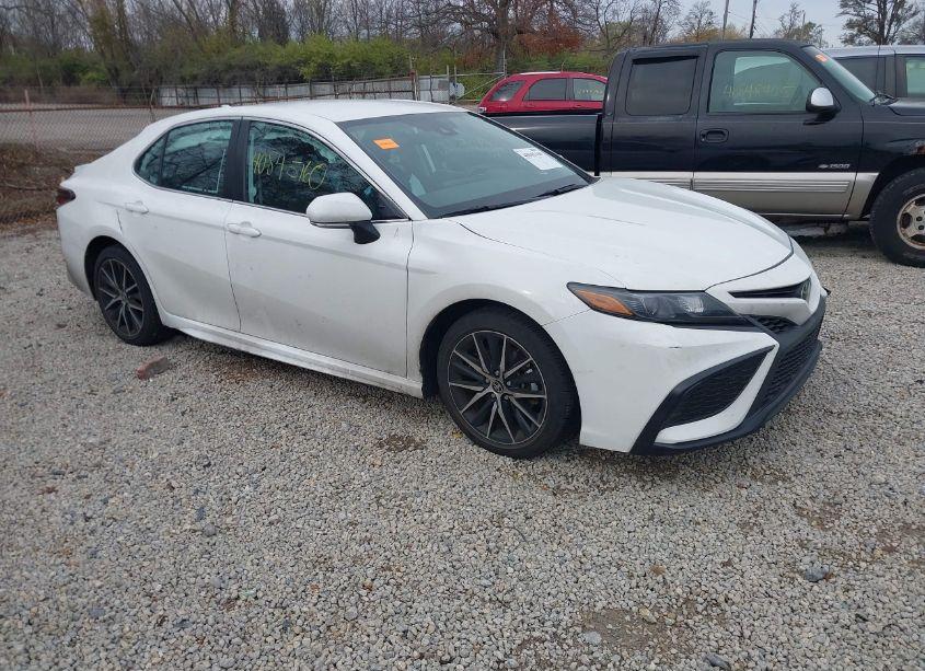 2024 Toyota Camry SE (VIN 4T1G11AK1RU249314) main photo