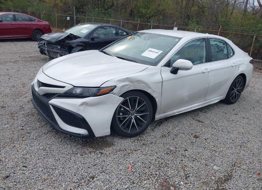 Photo 2 of 2024 Toyota Camry SE (VIN 4T1G11AK1RU249314)