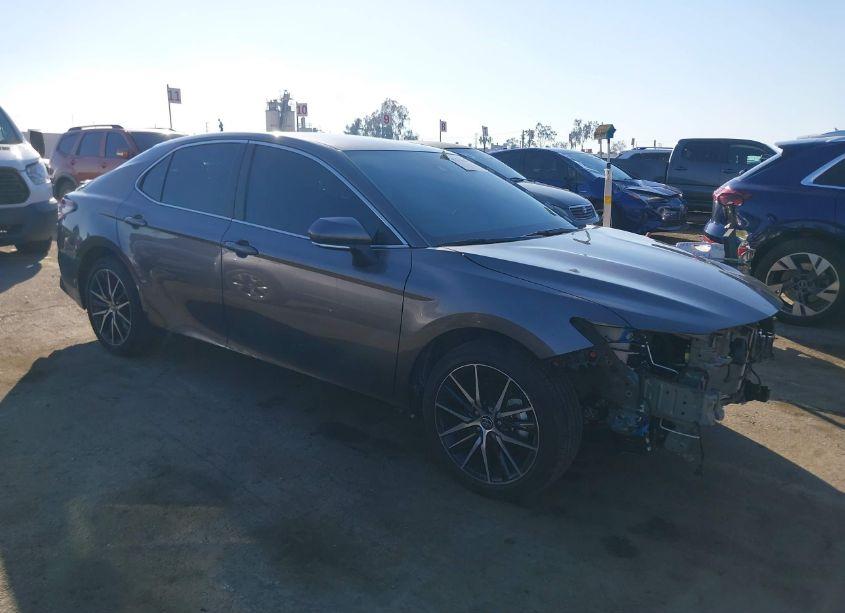 2024 Toyota Camry SE (VIN 4T1G11AK1RU257154) main photo