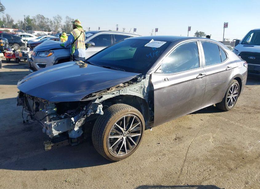 Photo 2 of 2024 Toyota Camry SE (VIN 4T1G11AK1RU257154)