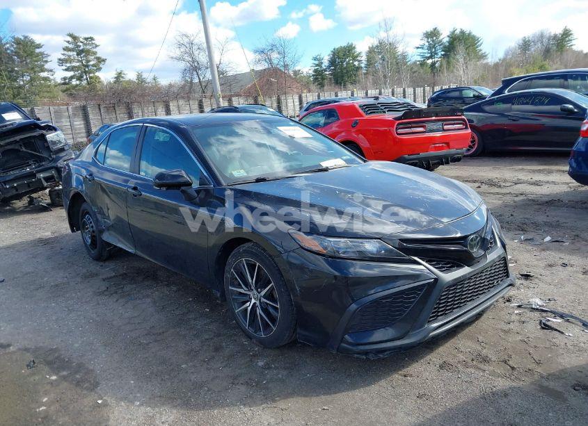 2024 Toyota Camry SE (VIN 4T1G11AK1RU847189) main photo