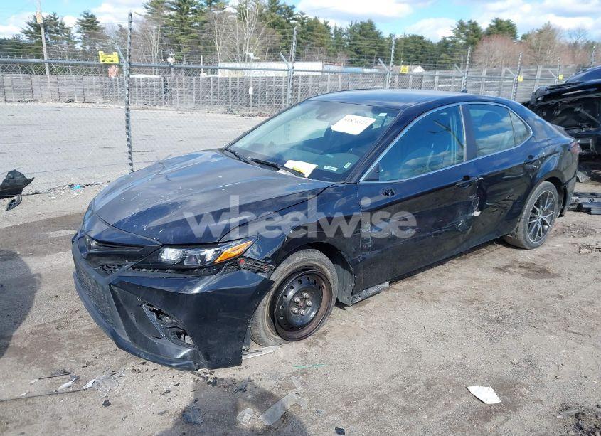 Photo 2 of 2024 Toyota Camry SE (VIN 4T1G11AK1RU847189)