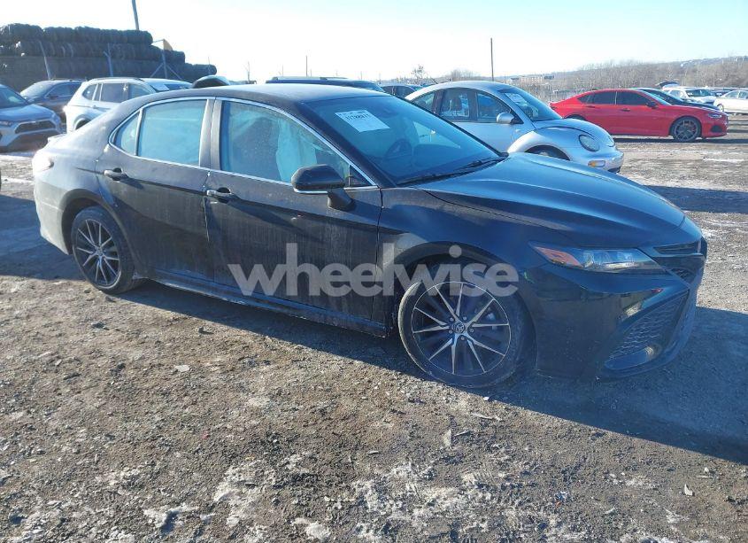 2024 Toyota Camry SE (VIN 4T1G11AK1RU852358) main photo