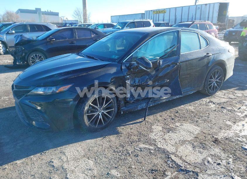 Photo 2 of 2024 Toyota Camry SE (VIN 4T1G11AK1RU852358)