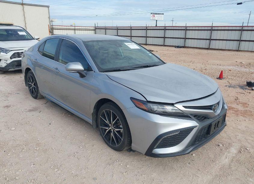 2024 Toyota Camry SE (VIN 4T1G11AK1RU855437) main photo