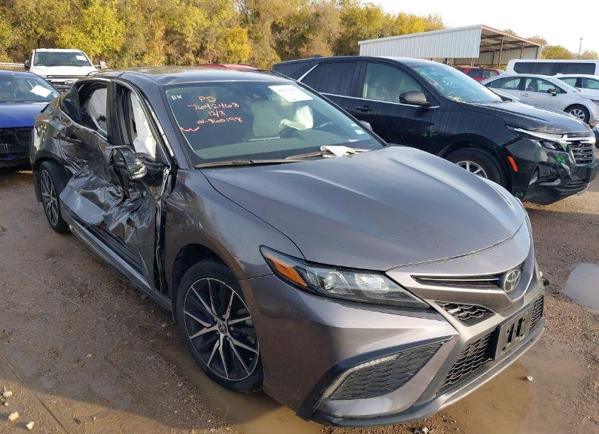 2024 Toyota Camry SE (VIN 4T1G11AK1RU860198) main photo