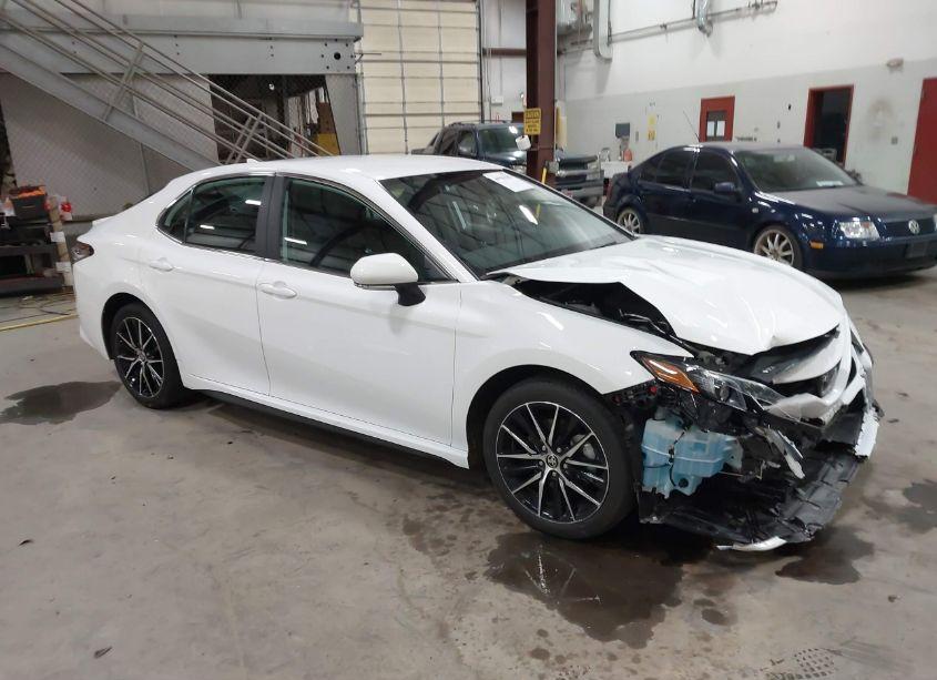 2024 Toyota Camry SE (VIN 4T1G11AK1RU908038) main photo