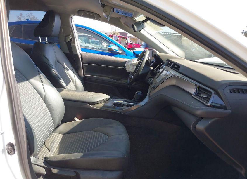 Photo 5 of 2020 Toyota Camry SE (VIN 4T1G11AK2LU302335)