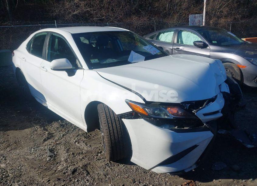 2020 Toyota Camry SE (VIN 4T1G11AK2LU325534) main photo