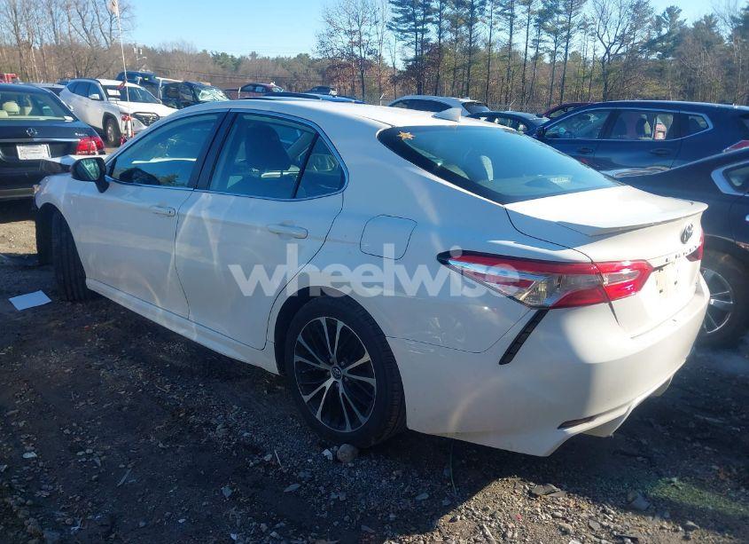 Photo 3 of 2020 Toyota Camry SE (VIN 4T1G11AK2LU325534)