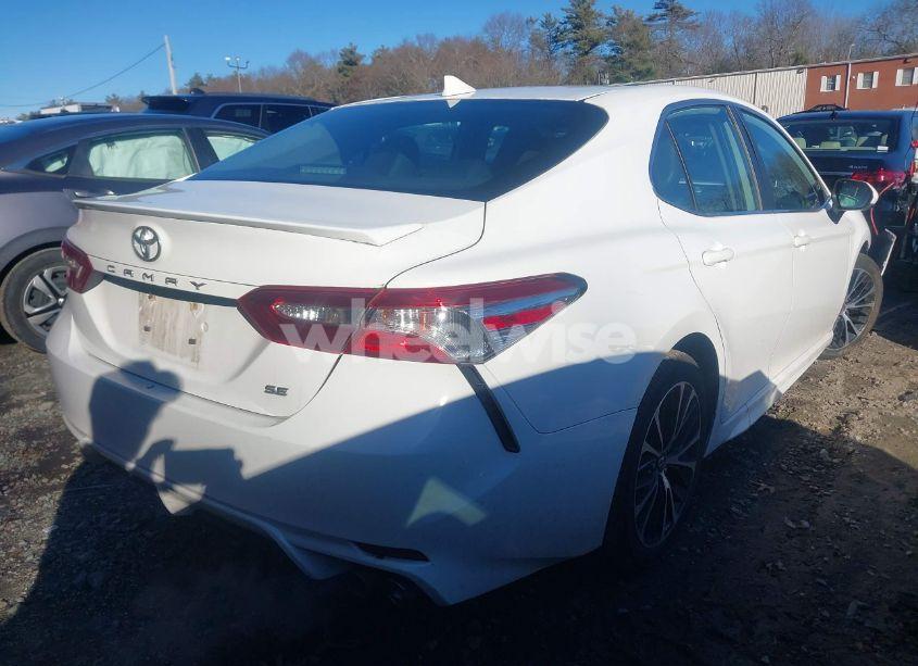Photo 4 of 2020 Toyota Camry SE (VIN 4T1G11AK2LU325534)