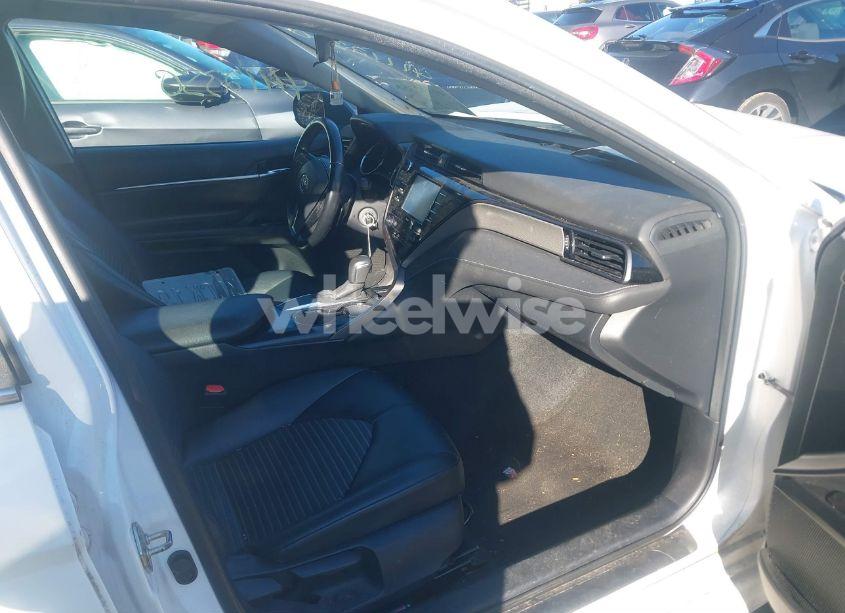 Photo 5 of 2020 Toyota Camry SE (VIN 4T1G11AK2LU325534)