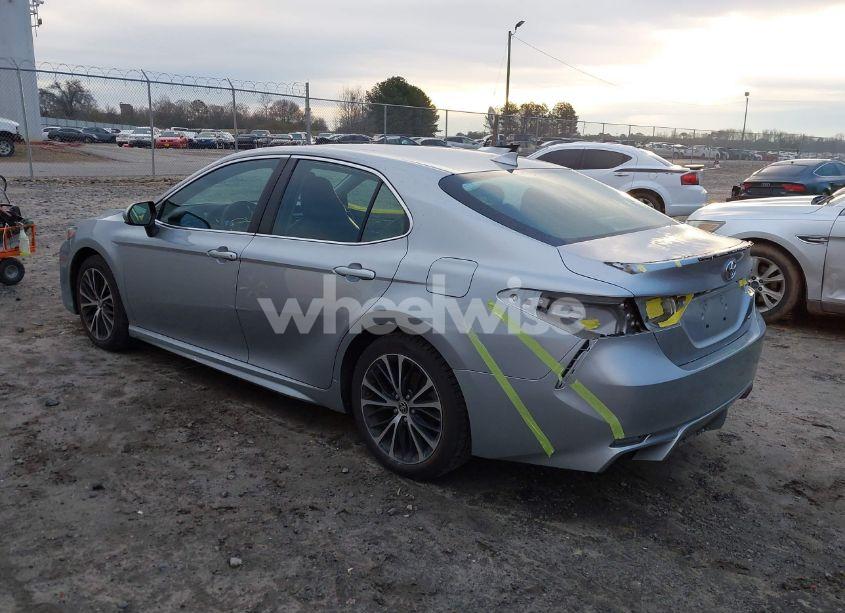 Photo 3 of 2020 Toyota Camry SE (VIN 4T1G11AK2LU367458)