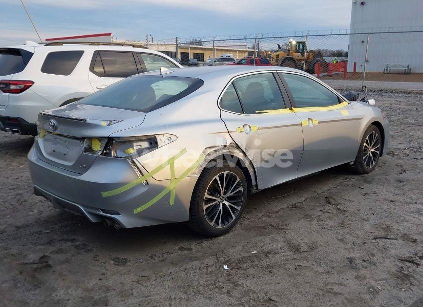 Photo 4 of 2020 Toyota Camry SE (VIN 4T1G11AK2LU367458)