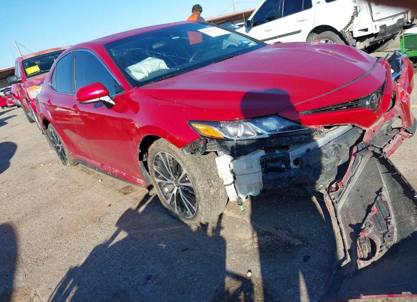 2020 Toyota Camry SE (VIN 4T1G11AK2LU386334) main photo