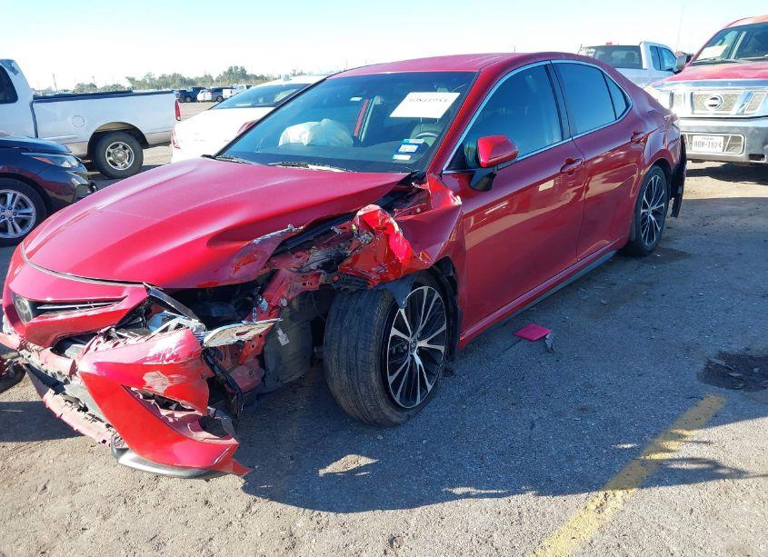 Photo 2 of 2020 Toyota Camry SE (VIN 4T1G11AK2LU386334)