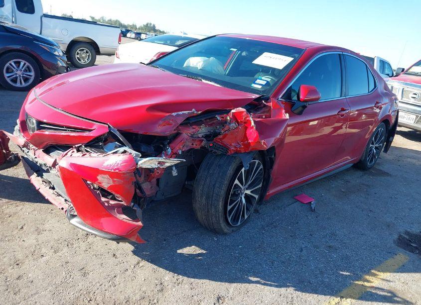 Photo 4 of 2020 Toyota Camry SE (VIN 4T1G11AK2LU386334)