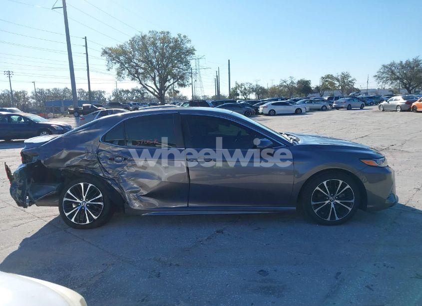 Photo 13 of 2020 Toyota Camry SE (VIN 4T1G11AK2LU392182)