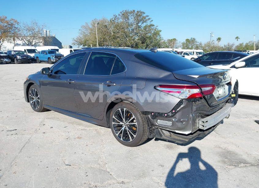 Photo 3 of 2020 Toyota Camry SE (VIN 4T1G11AK2LU392182)