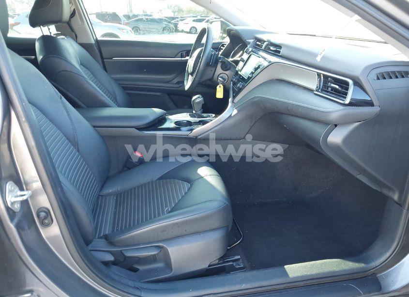 Photo 5 of 2020 Toyota Camry SE (VIN 4T1G11AK2LU392182)