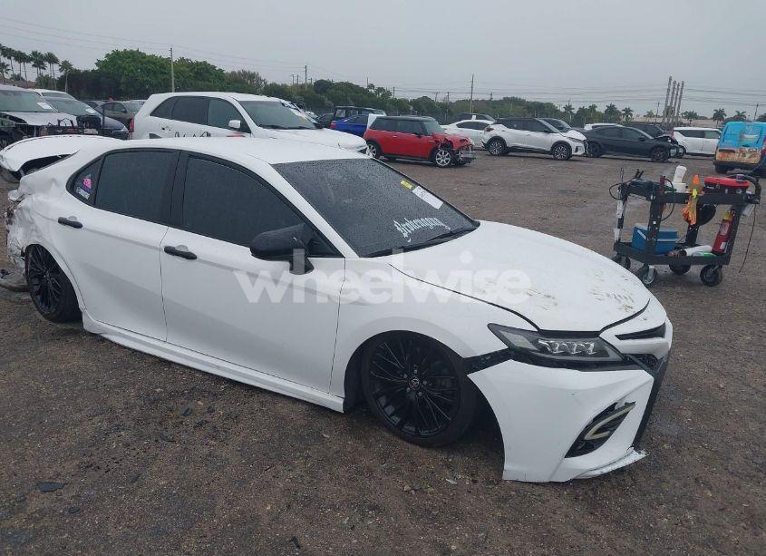 2020 Toyota Camry SE NIGHTSHADE EDITION (VIN 4T1G11AK2LU396698) main photo