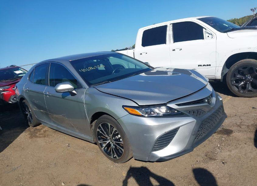 2020 Toyota Camry SE (VIN 4T1G11AK2LU506553) main photo