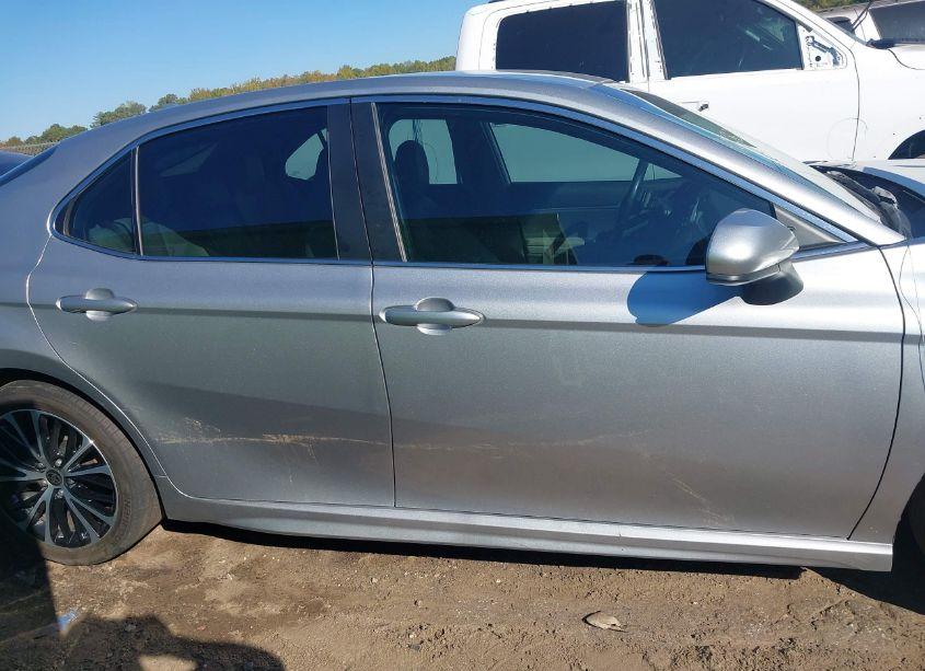 Photo 13 of 2020 Toyota Camry SE (VIN 4T1G11AK2LU506553)