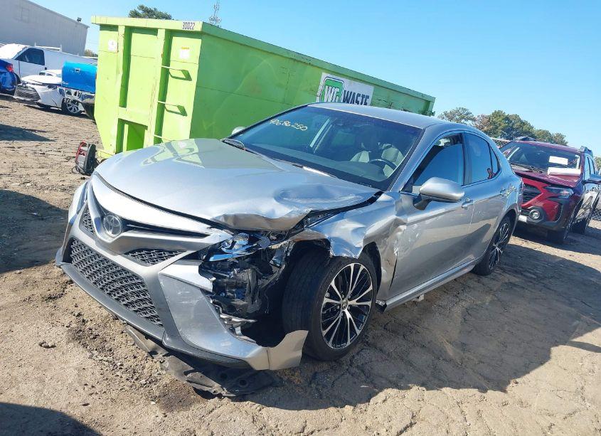 Photo 2 of 2020 Toyota Camry SE (VIN 4T1G11AK2LU506553)