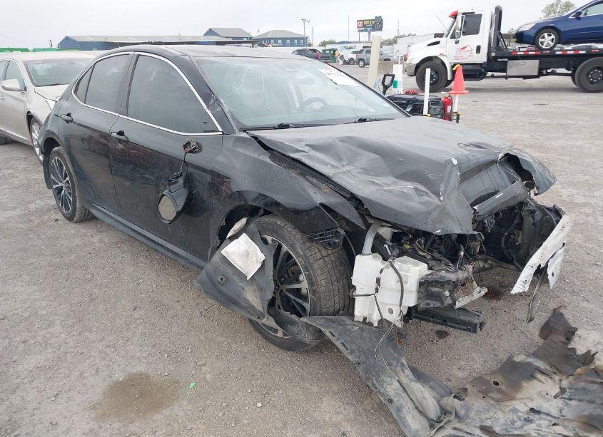 2020 Toyota Camry SE (VIN 4T1G11AK2LU507122) main photo