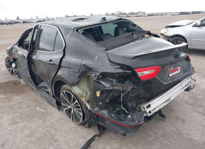 Photo 3 of 2020 Toyota Camry SE (VIN 4T1G11AK2LU507122)