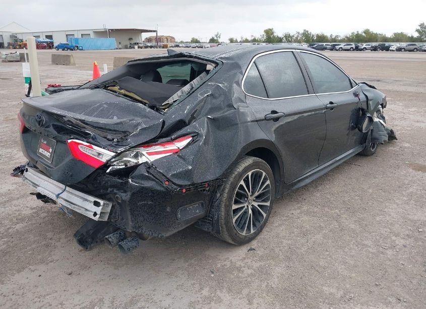 Photo 4 of 2020 Toyota Camry SE (VIN 4T1G11AK2LU507122)