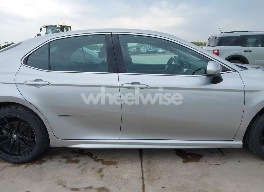 Photo 13 of 2020 Toyota Camry SE (VIN 4T1G11AK2LU865482)