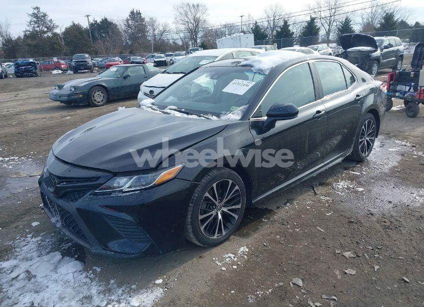 Photo 2 of 2020 Toyota Camry SE (VIN 4T1G11AK2LU870455)