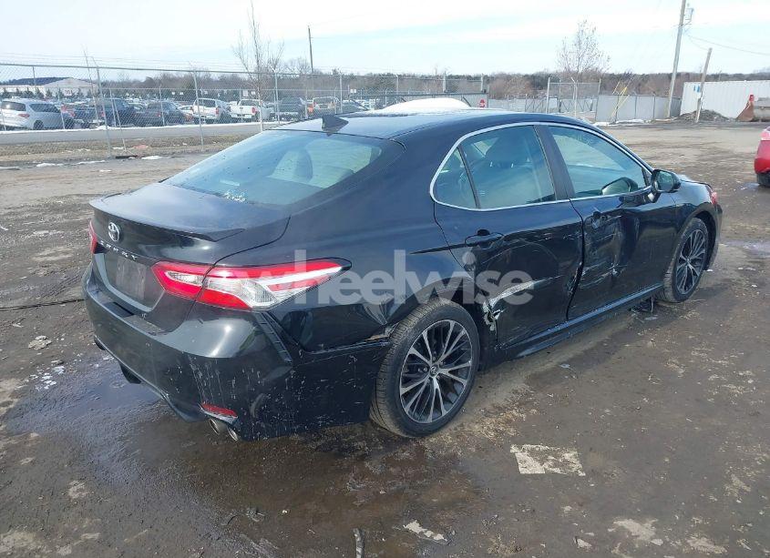 Photo 4 of 2020 Toyota Camry SE (VIN 4T1G11AK2LU870455)