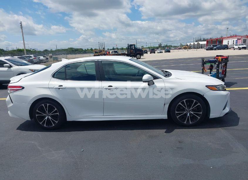 Photo 13 of 2020 Toyota Camry SE (VIN 4T1G11AK2LU883786)