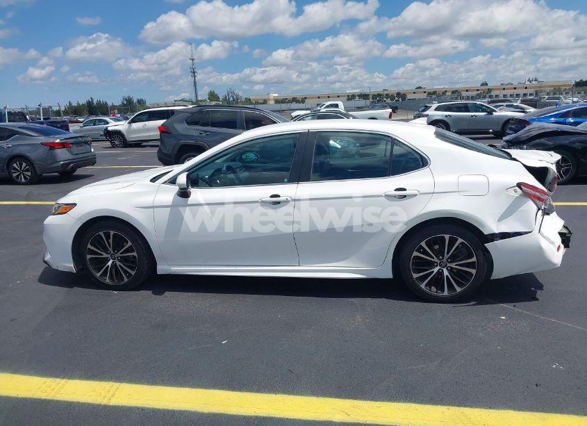 Photo 14 of 2020 Toyota Camry SE (VIN 4T1G11AK2LU883786)