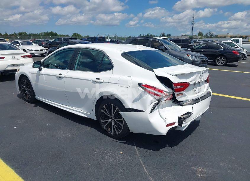 Photo 3 of 2020 Toyota Camry SE (VIN 4T1G11AK2LU883786)