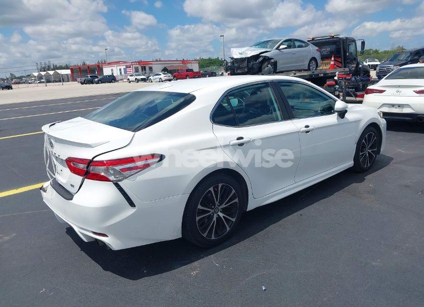 Photo 4 of 2020 Toyota Camry SE (VIN 4T1G11AK2LU883786)