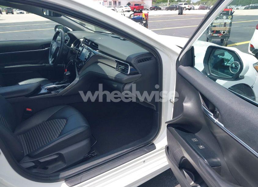 Photo 5 of 2020 Toyota Camry SE (VIN 4T1G11AK2LU883786)