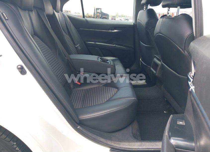 Photo 8 of 2020 Toyota Camry SE (VIN 4T1G11AK2LU883786)